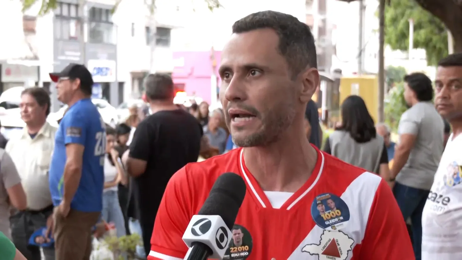 Cleitinho apresenta propostas contra feminicídio durante agenda em Minas