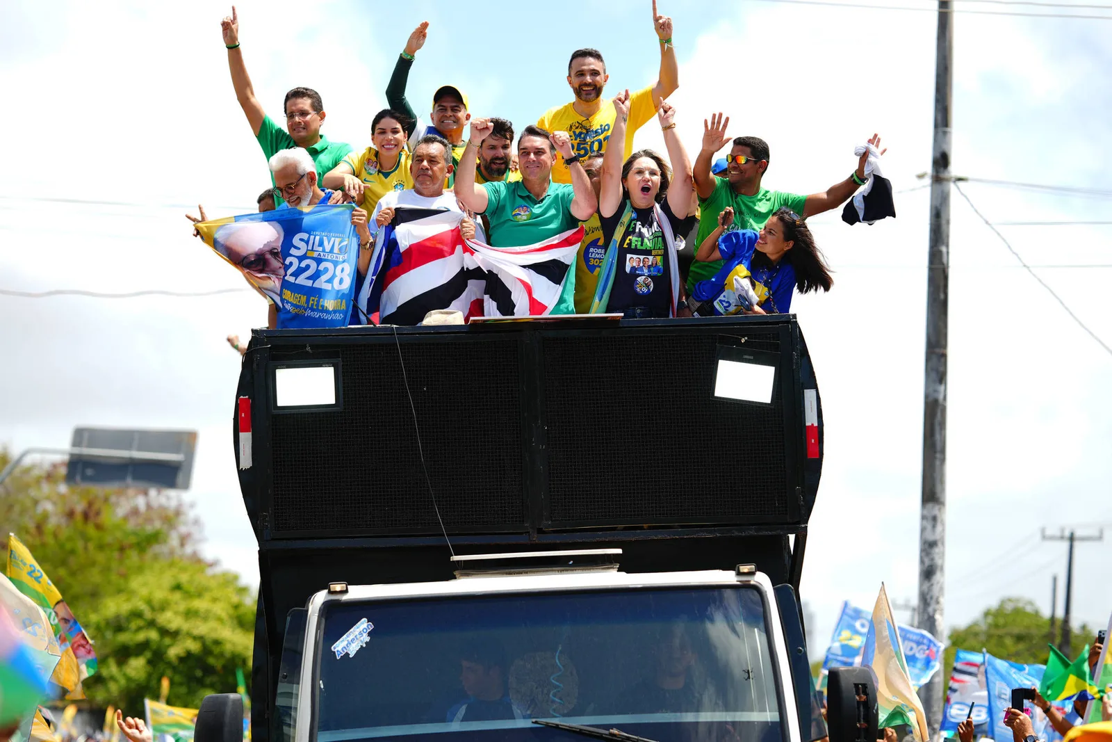 Flávio Bolsonaro acusa Flávio Dino de perseguição política no STF