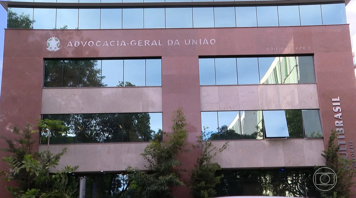 AGU questiona decisão de Mendonça sobre comando da Polícia Federal