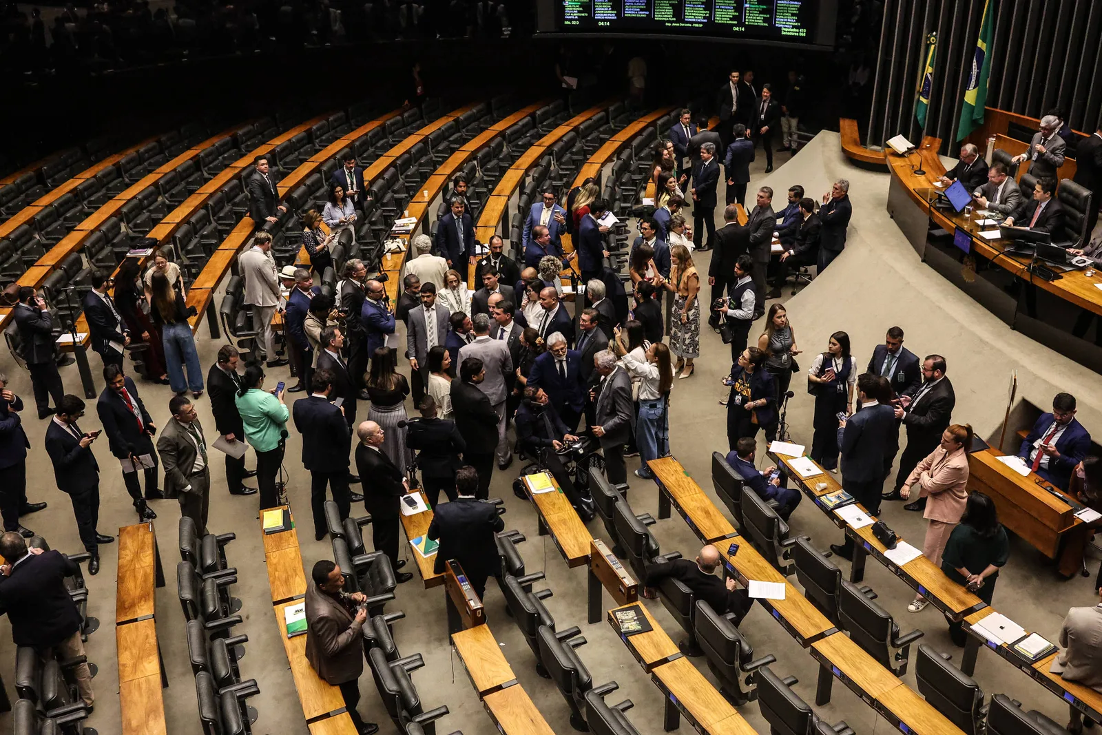 Câmara dos Deputados legisla, fiscaliza governo e aprova o Orçamento