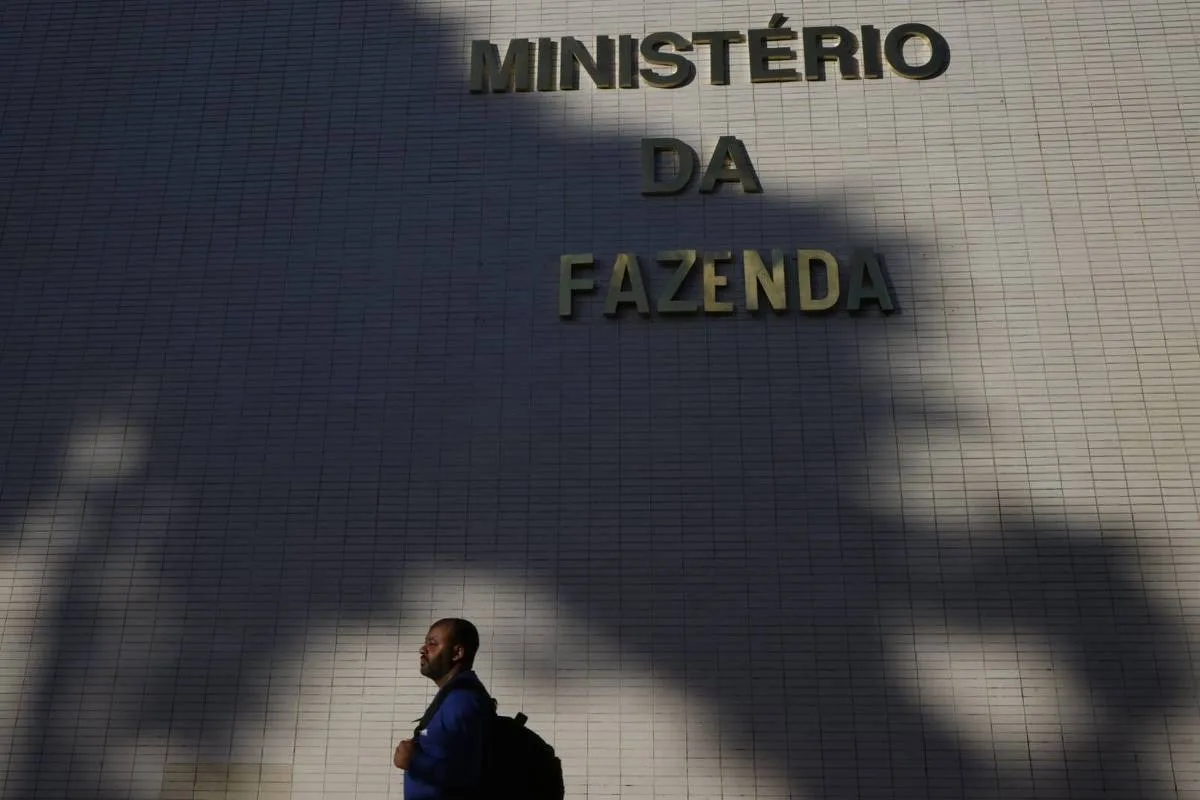 Tesouro vende R$ 33,28 bilhões em prefixados após queda dos juros futuros