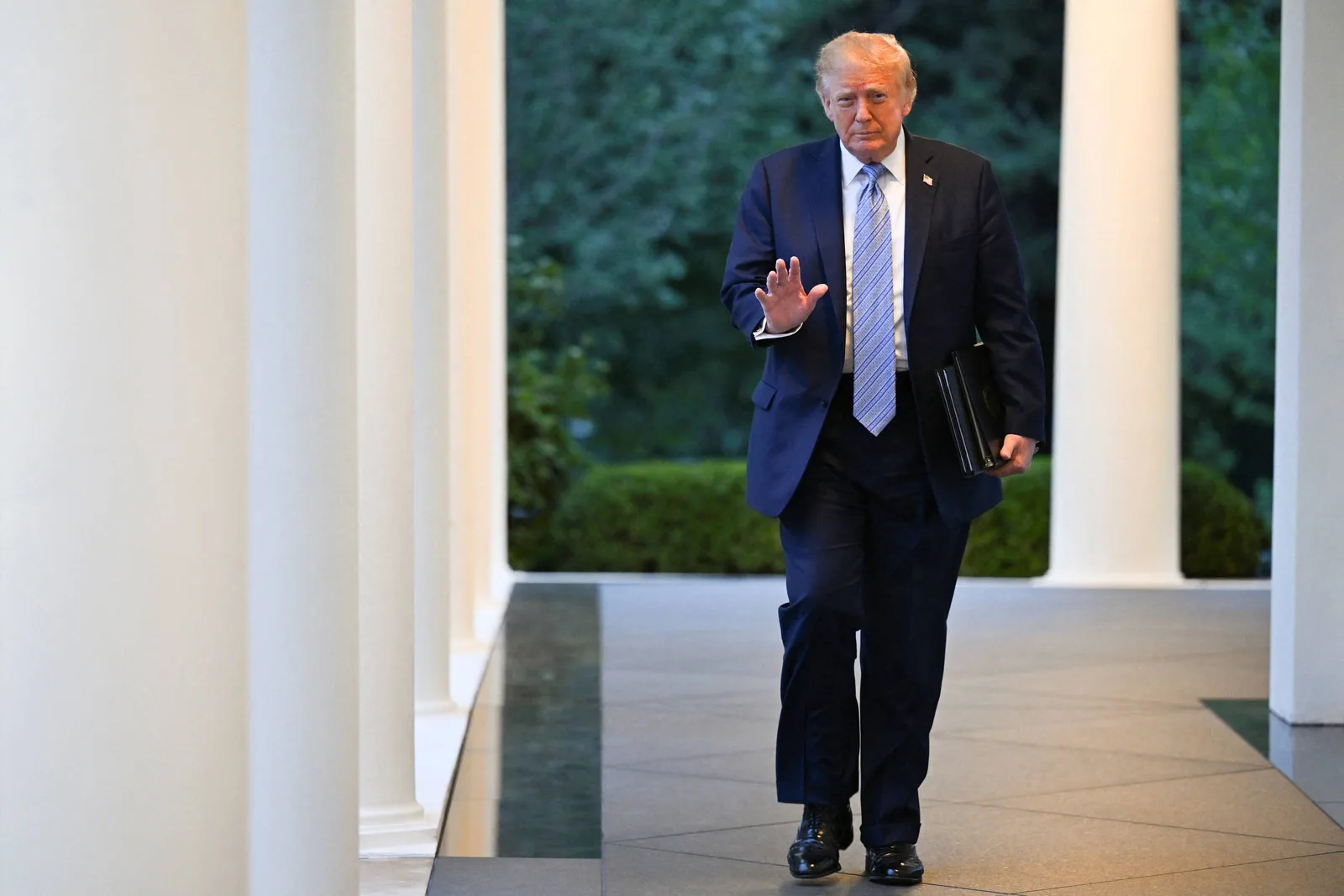 Trump veta CNN, Politico e MS NOW da Casa Branca e ameaça ampliar restrições