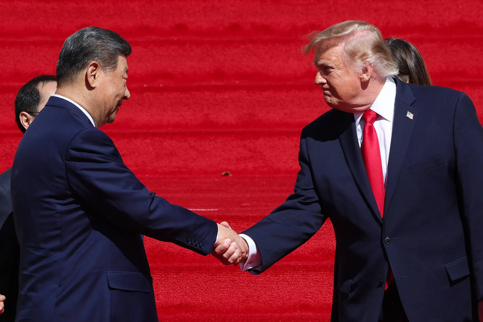 China e EUA anunciam corte de tarifas e canal para discutir IA