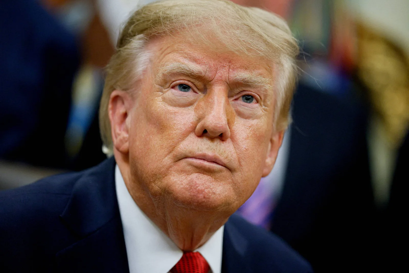 Trump anuncia força-tarefa e futuro czar para regular inteligência artificial