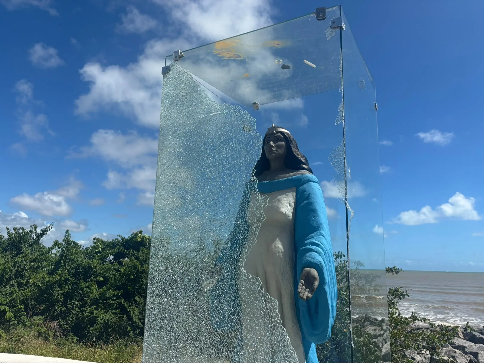 MP da Paraíba apura depredação da estátua de Iemanjá em João Pessoa