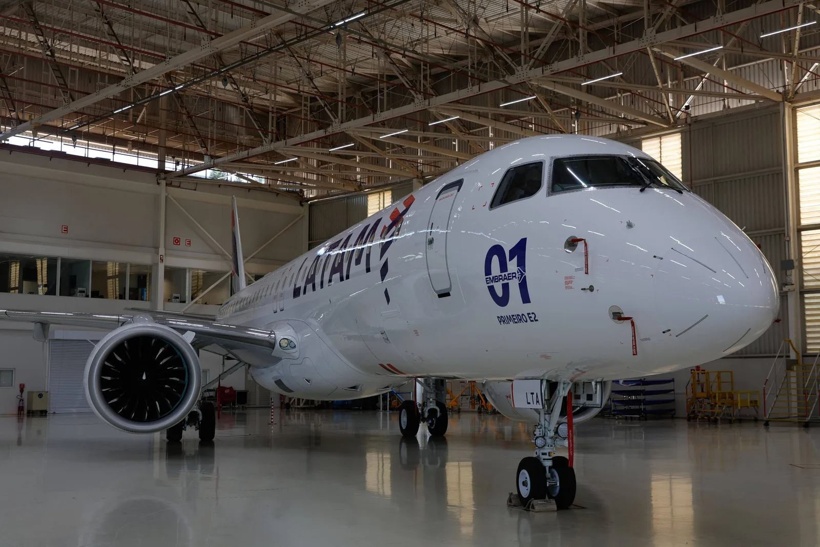 Latam anuncia nova rodada de rotas com jatos da Embraer em novembro