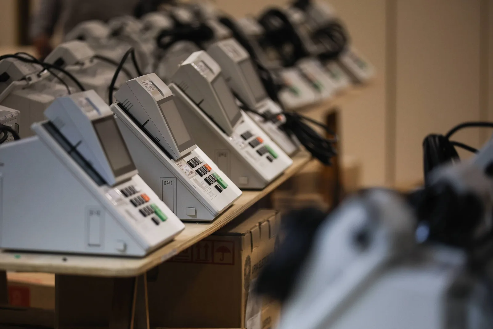 Pesquisas mostram cenários para governos estaduais em 2026