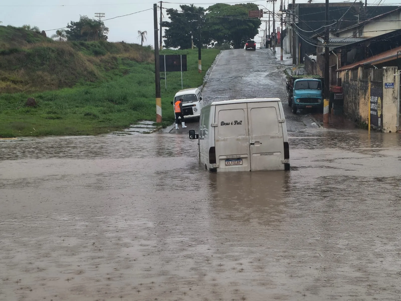 Frente fria eleva risco de tornados e leva Defesa Civil a criar gabinete em SP