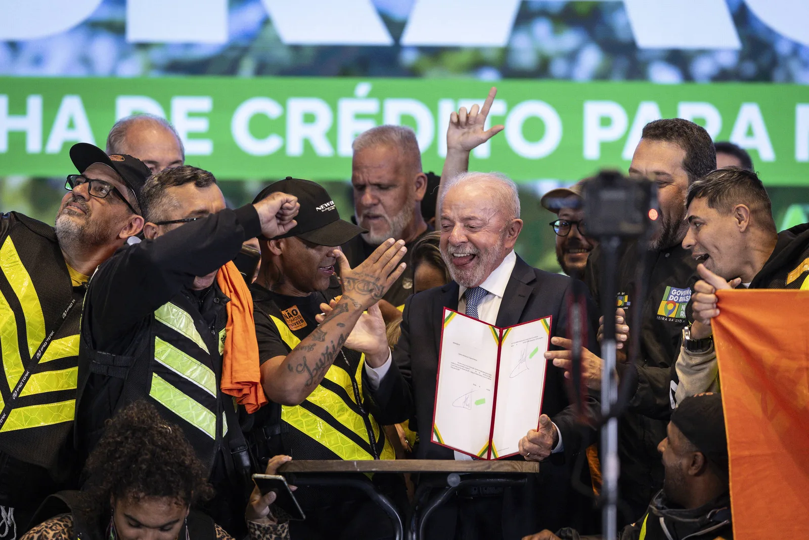 Governo mantém crédito subsidiado para motoristas e inclui vans escolares