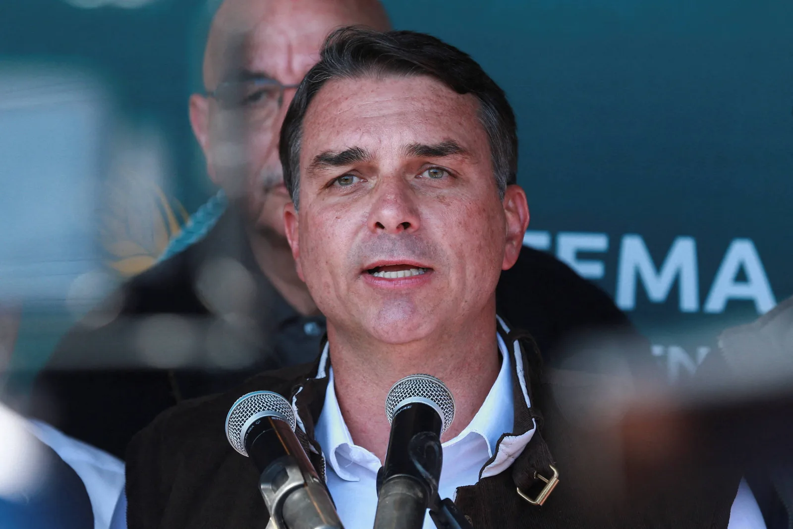 Em Ponta Grossa, Flávio Bolsonaro acusa Moraes de perseguir adversários