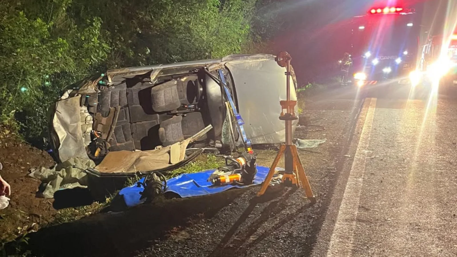 Capotamento na RS-452 deixa um morto e cinco feridos em Feliz
