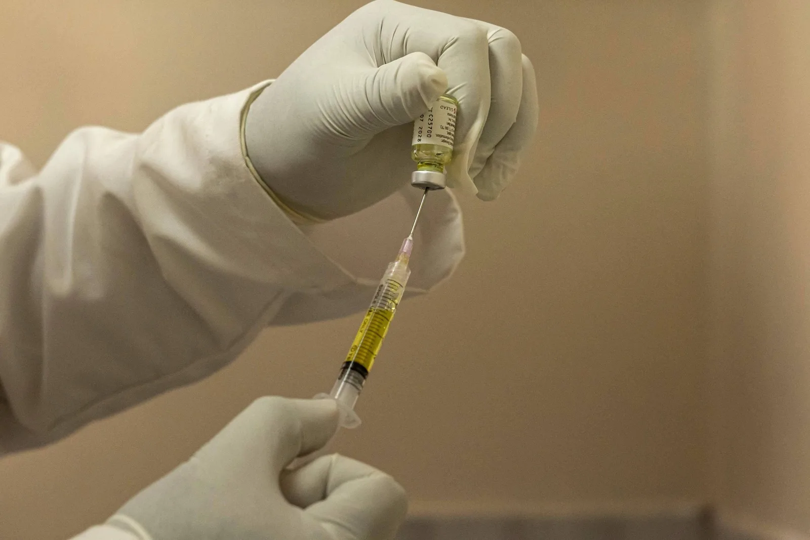 Terapia semanal contra o HIV mantém controle do vírus em estudo de 48 semanas