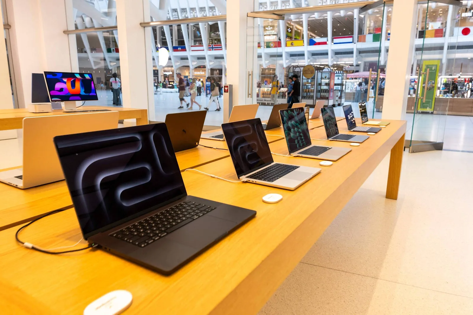 Apple aposta em Macs com IA local para disputar mercado corporativo