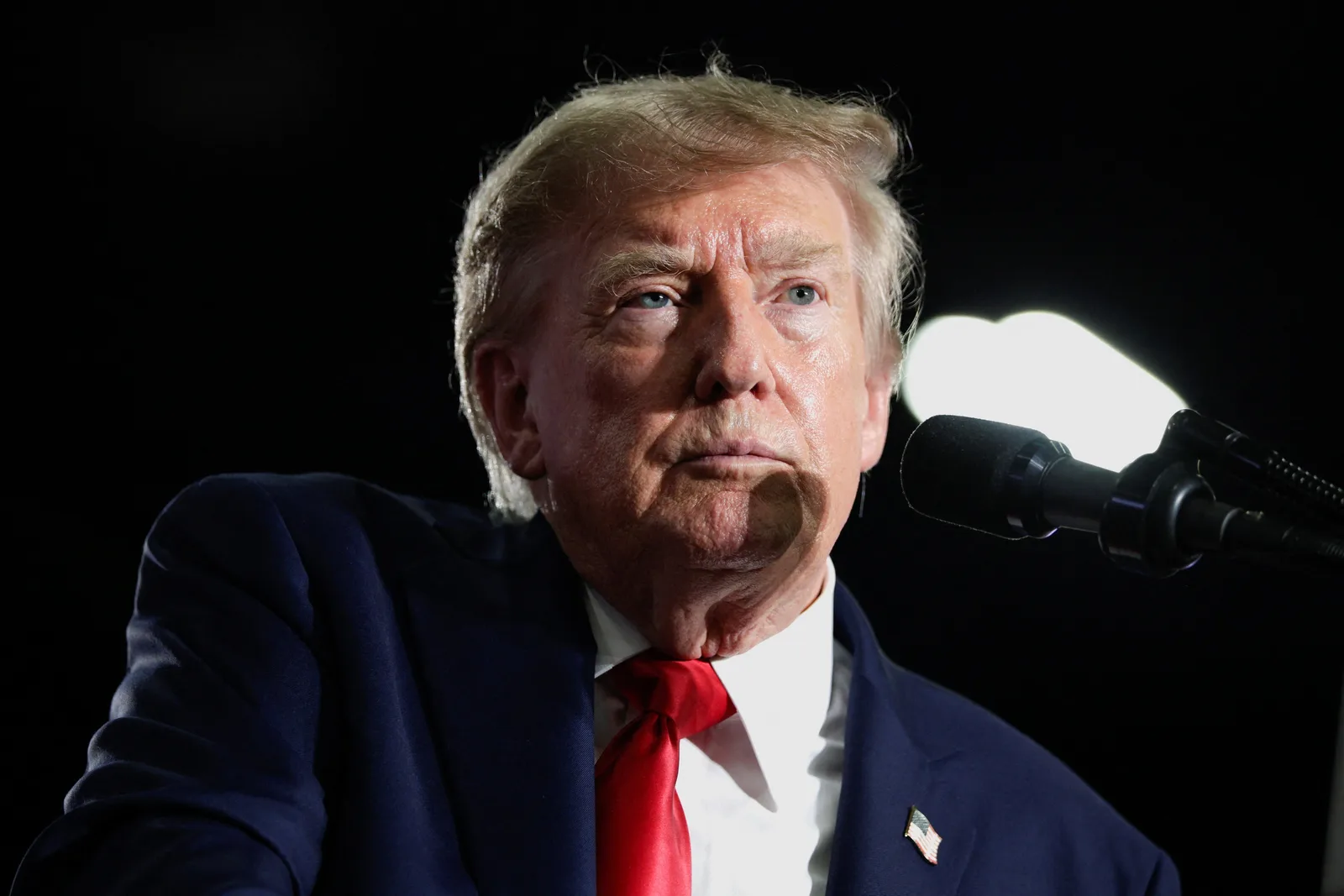 Trump propõe novos nomes para inteligência artificial e abre enquete na Truth Social