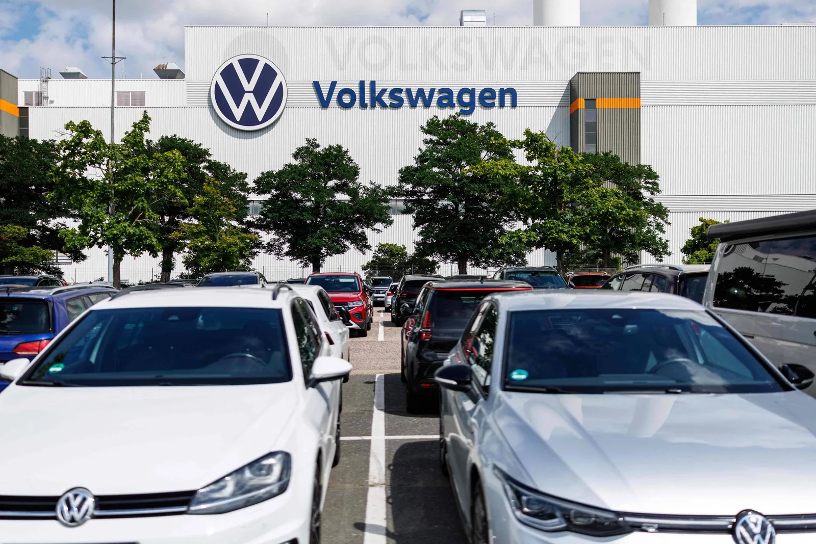 Volkswagen fecha acordo para cortar postos e reduzir produção até 2030