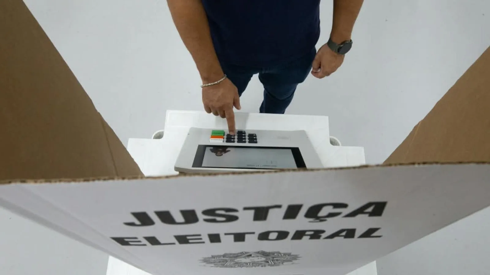 Abstenção no primeiro turno chega a 21,08%, maior nível desde 1998
