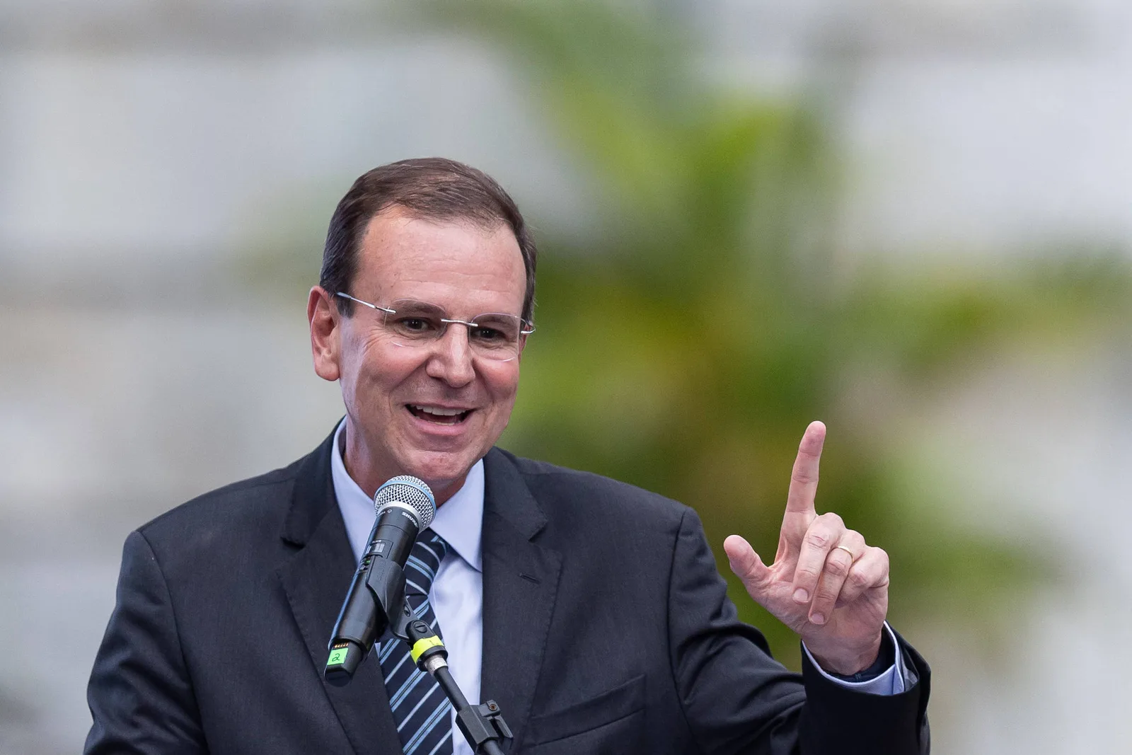 Paes mantém liderança na disputa pelo governo do Rio, mas Ruas se aproxima