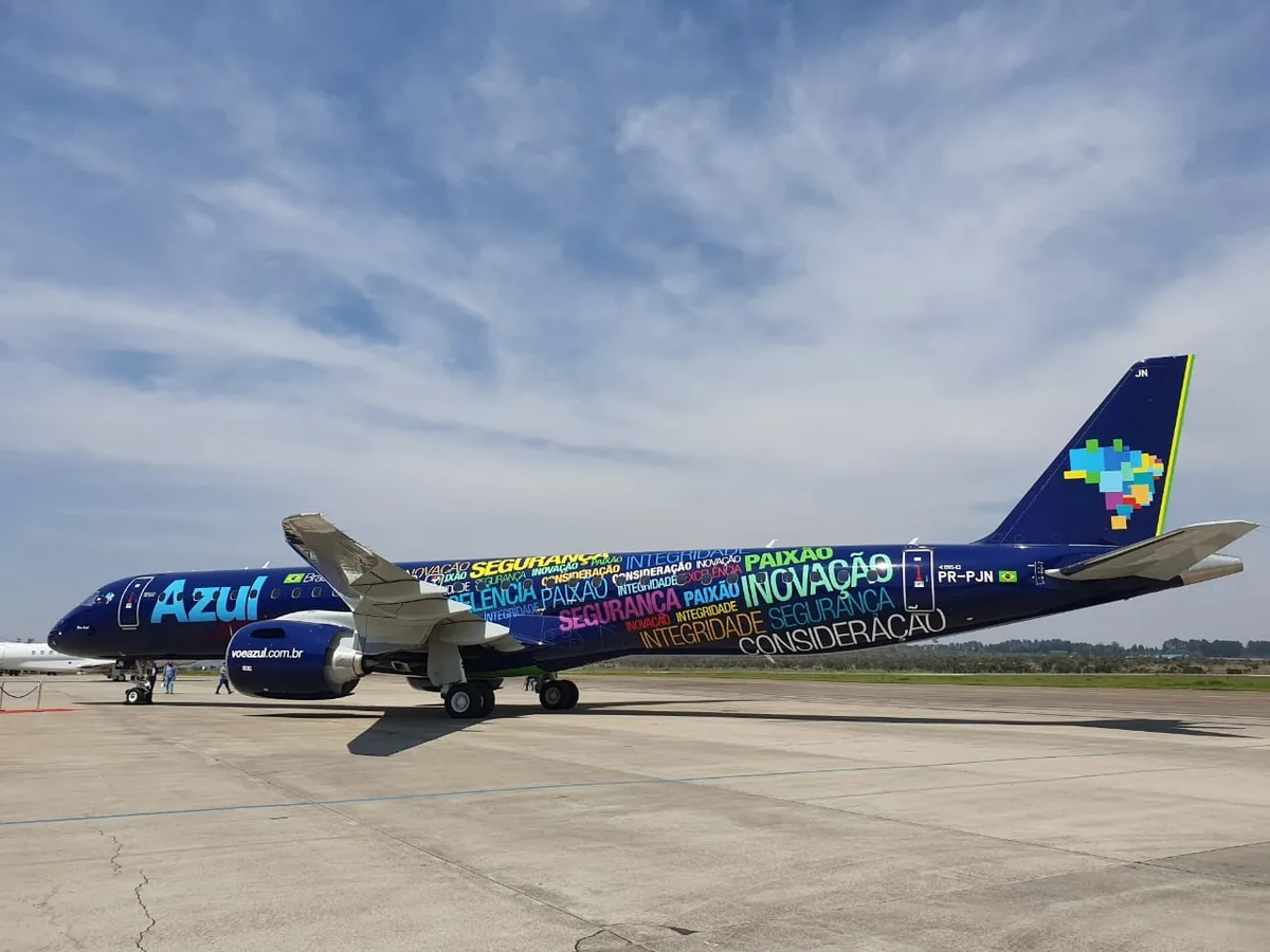Instabilidade global de GPS afeta operação de aviões E2 da Azul