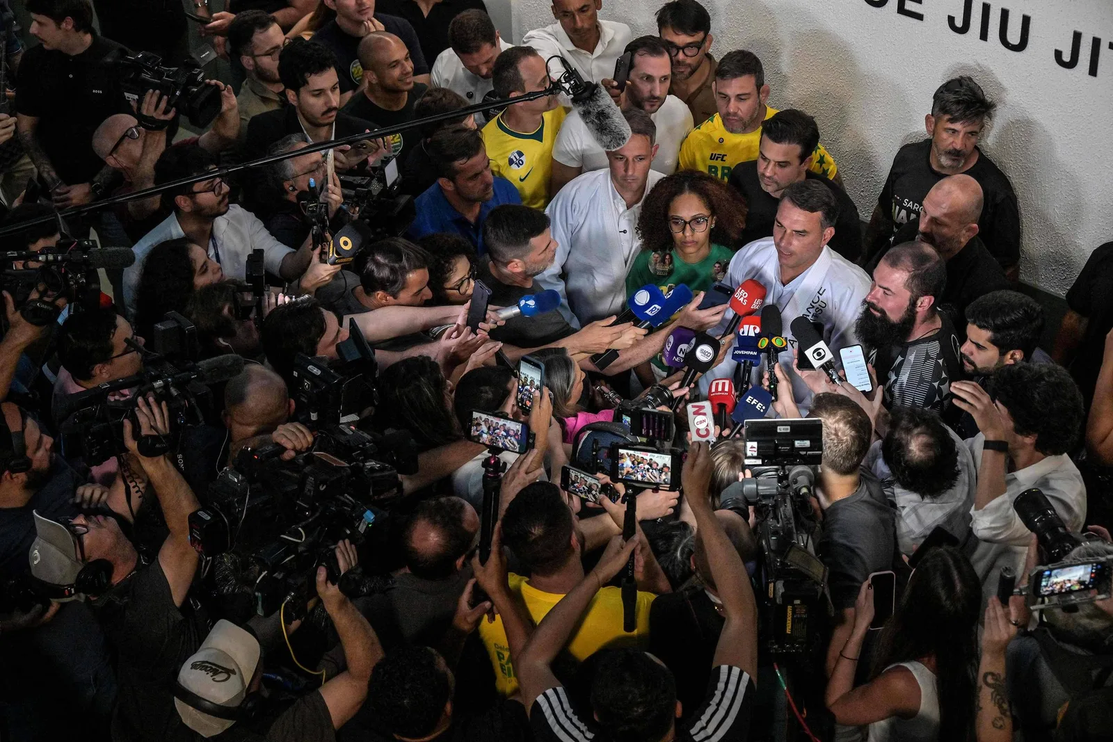 Leitores divergem sobre religião, eleições e suspeitas envolvendo políticos