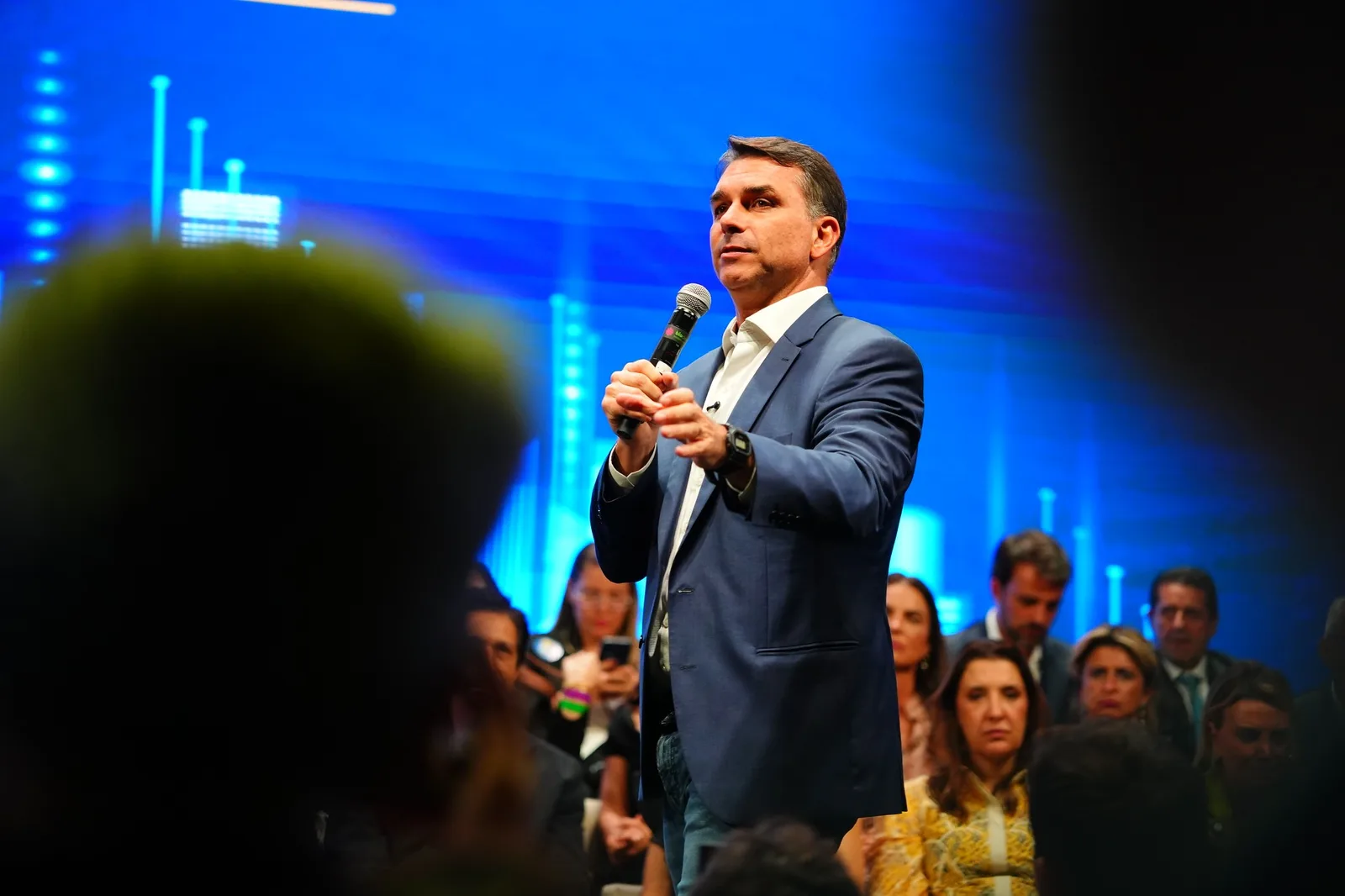 PF aponta Flávio como usuário master de conta ligada a advogado investigado