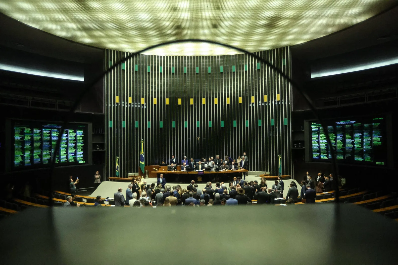 Fitch vê ajuste fiscal insuficiente para estabilizar dívida do Brasil