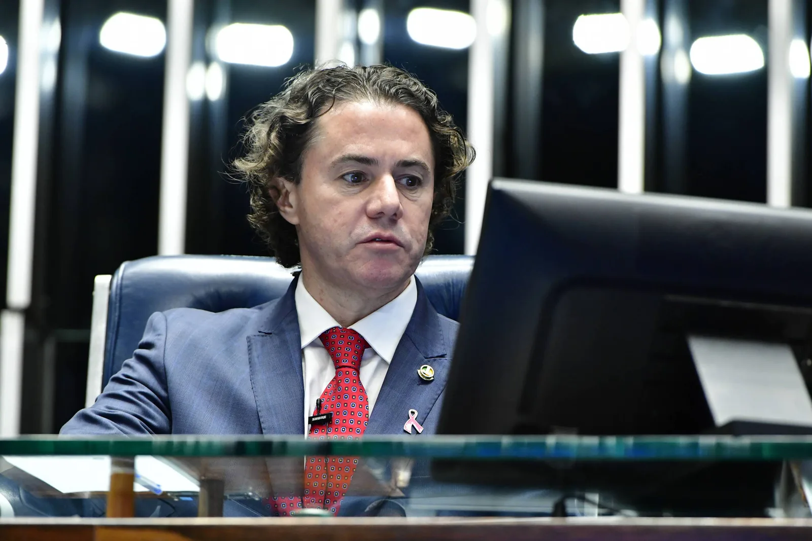 Emendas de senador bancam obra na BR-230 com contratos ligados a ex-assessores