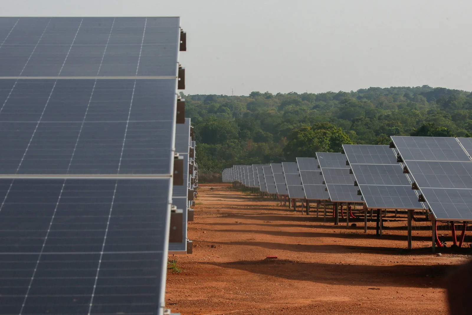 África deve instalar 17 GW de energia solar em 2026, aponta relatório