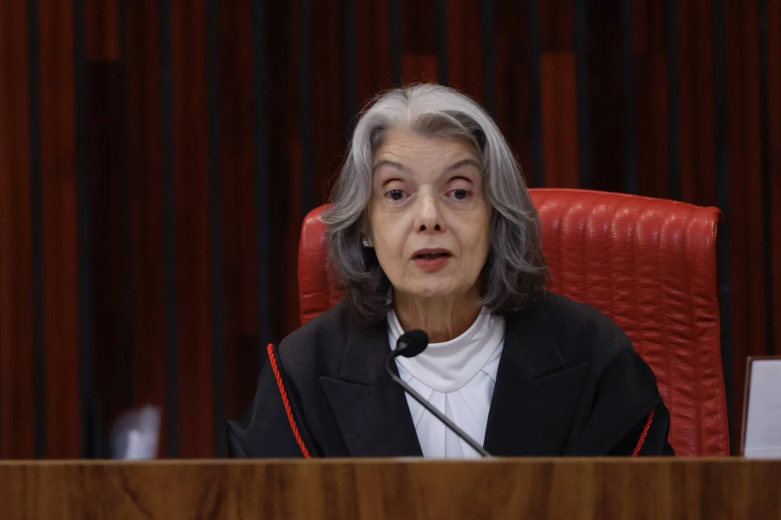 Decisão de Cármen Lúcia mantém regras para taxas de vale-refeição