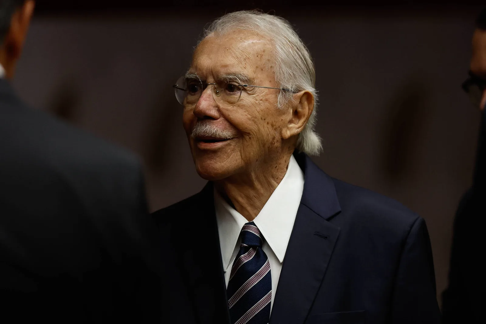 José Sarney deixa hospital após três dias de tratamento contra pneumonia