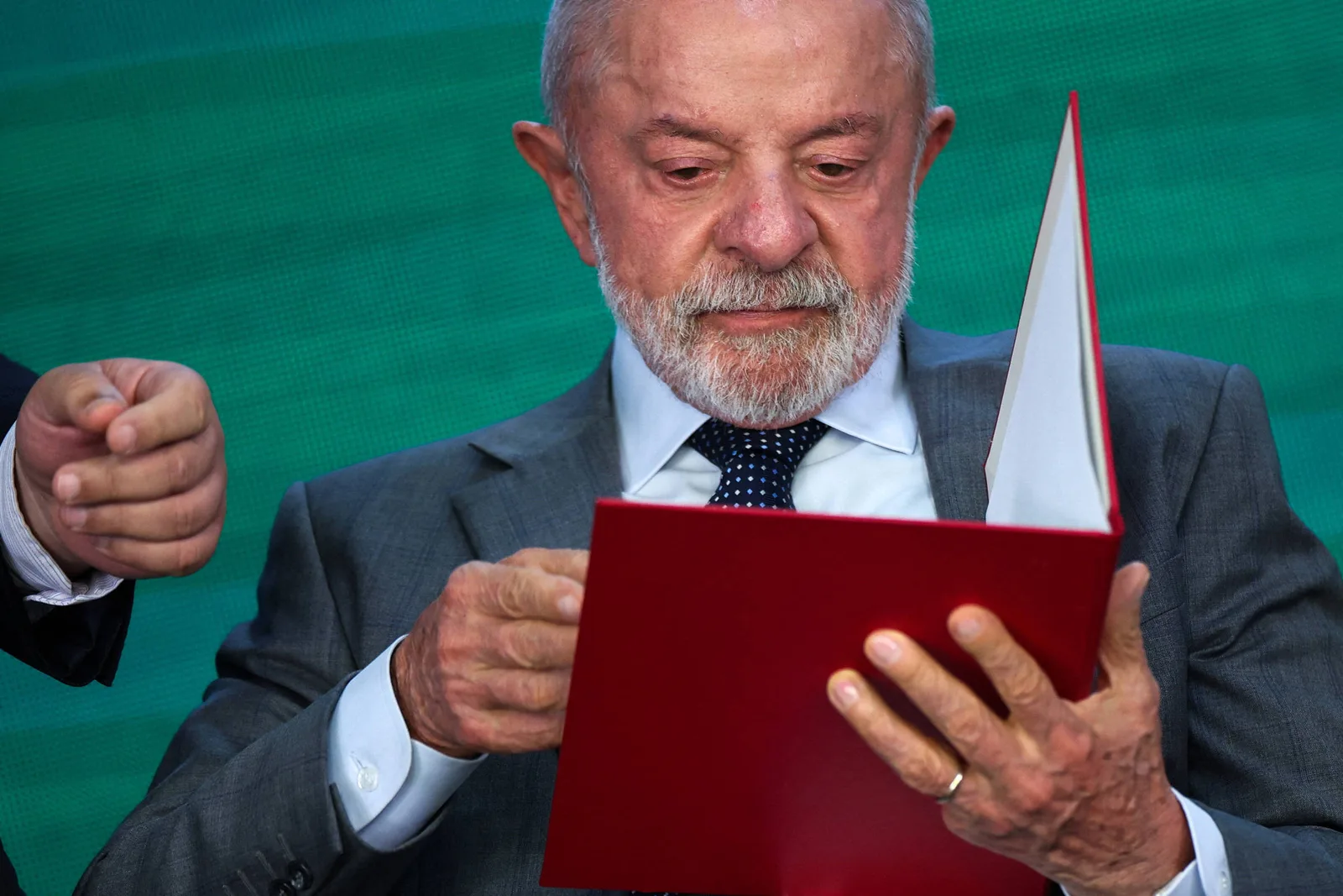 Lula sanciona regime que zera impostos para equipamentos de data centers