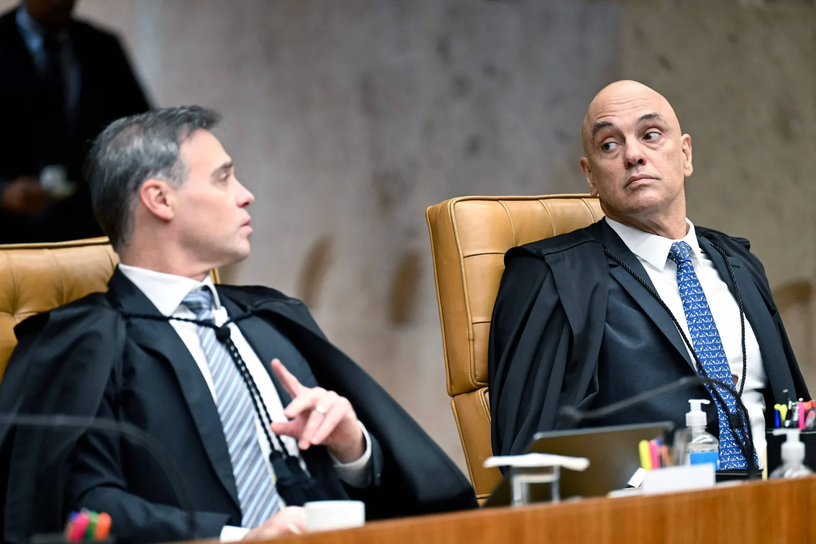 Crise entre Moraes e Mendonça expõe desgaste institucional do STF