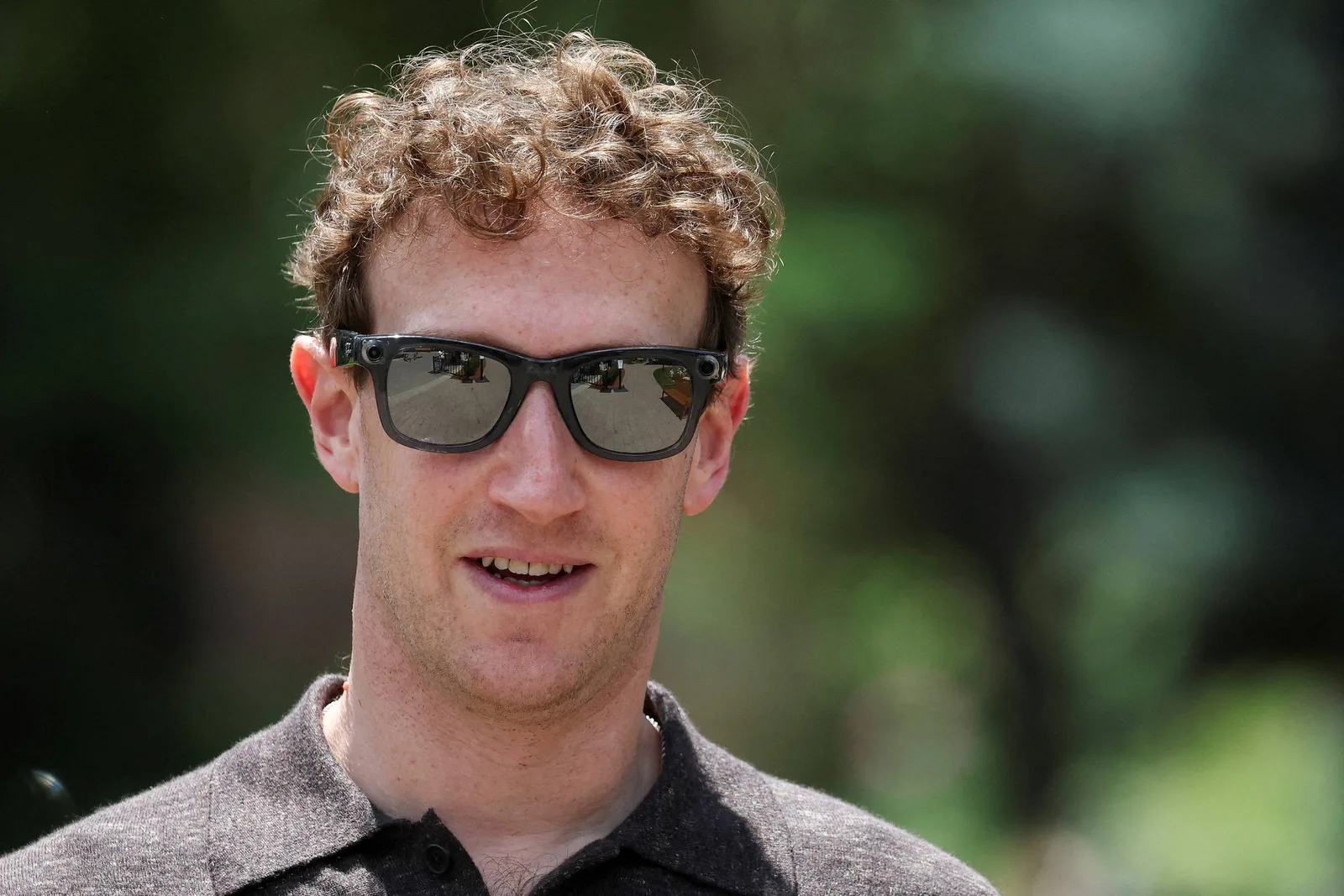 Zuckerberg rejeita freio na IA e aposta em mercado e ações judiciais