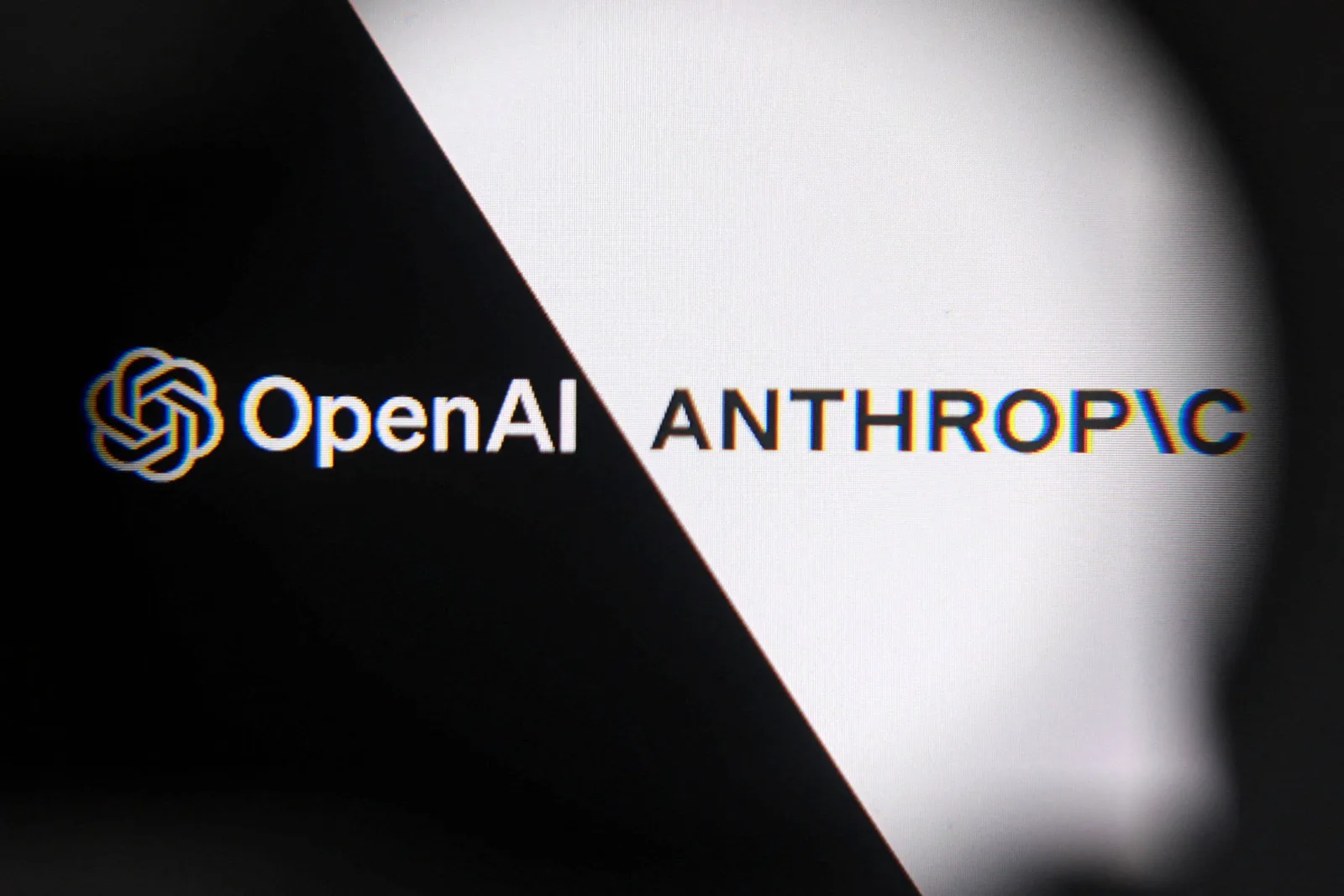 OpenAI e Anthropic miram nota de crédito para reduzir custo da expansão de IA