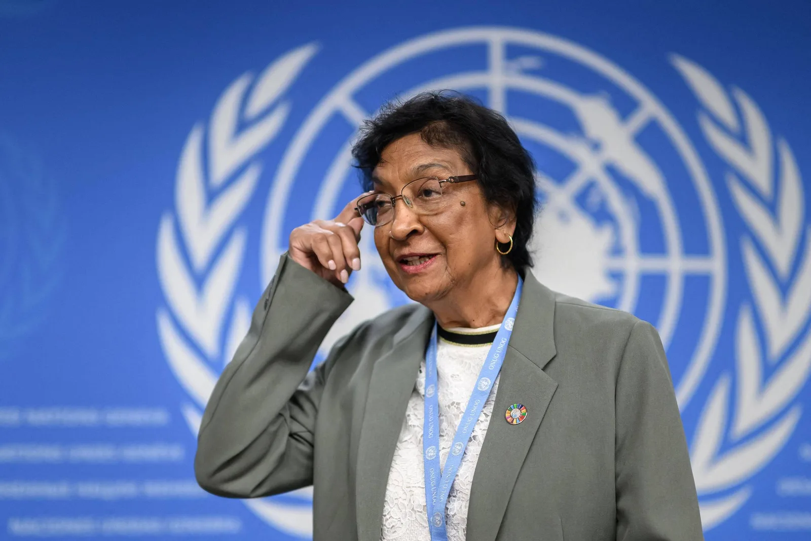 Nobel da Paz a Navi Pillay destaca limites da ação contra genocídios