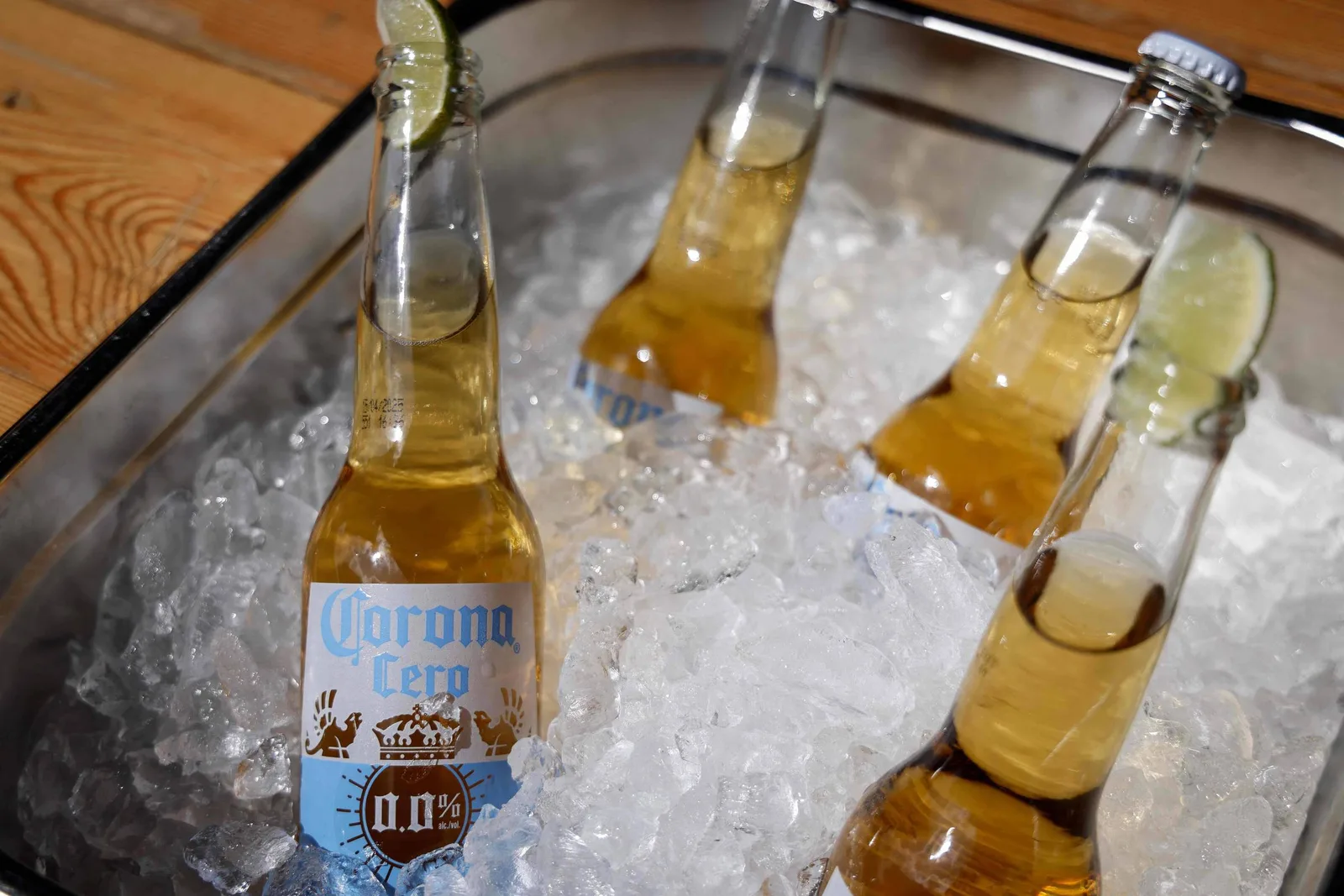 AB InBev amplia foco em bebidas funcionais e embalagens menores