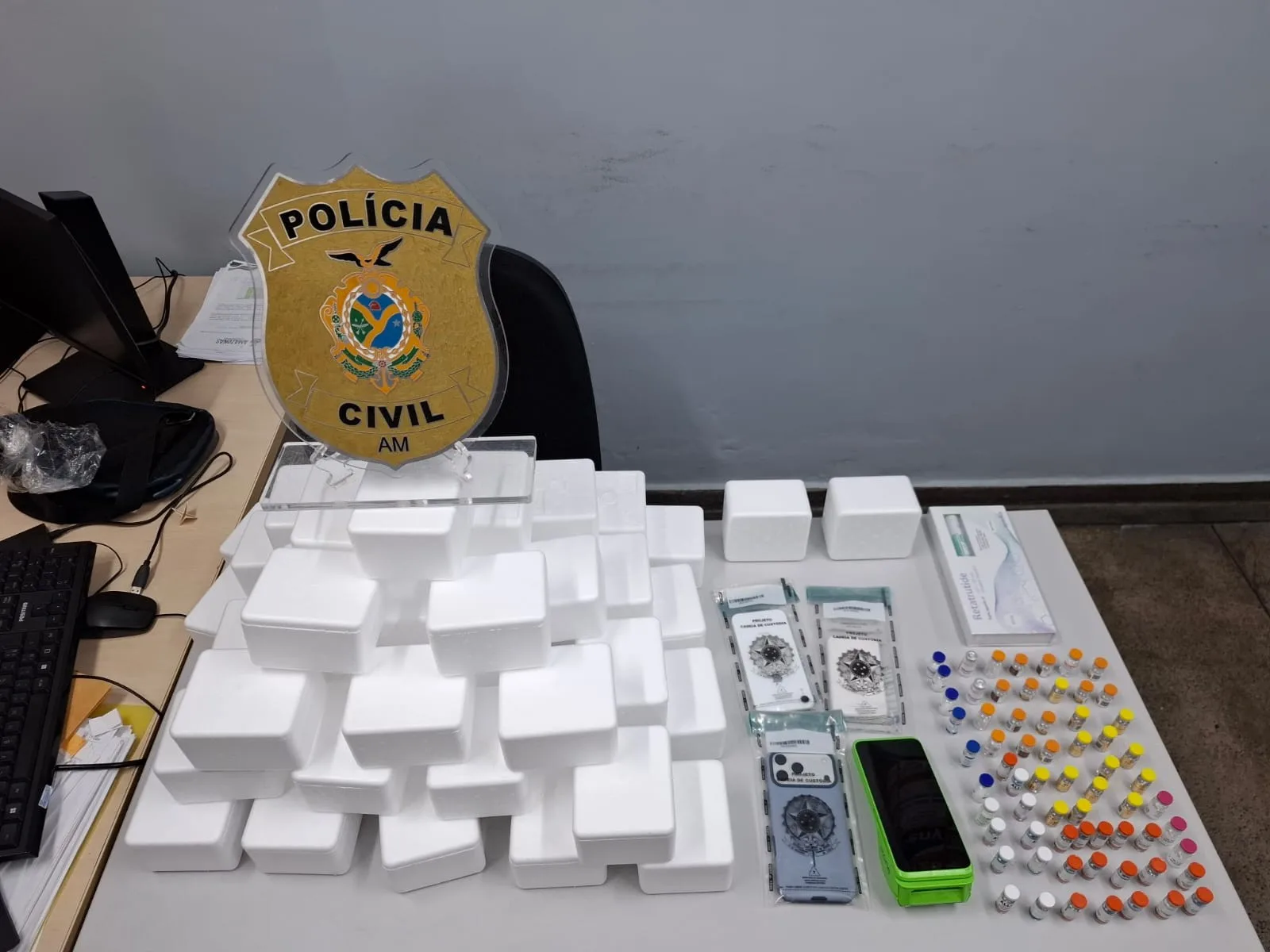 Polícia prende três suspeitos e apreende medicamentos clandestinos em Manaus