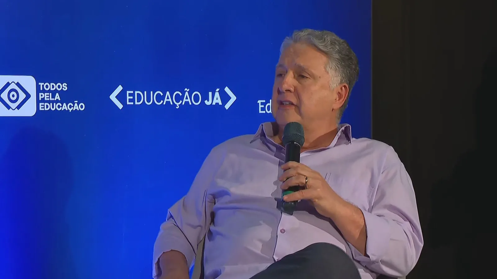 Garotinho quer mudar avanço escolar e ampliar jornada no Rio