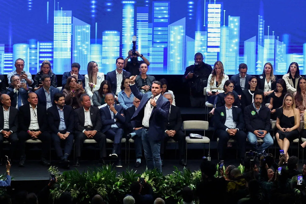 Flávio diz que Tarcísio esperava disputar a Presidência antes de apoio de Bolsonaro
