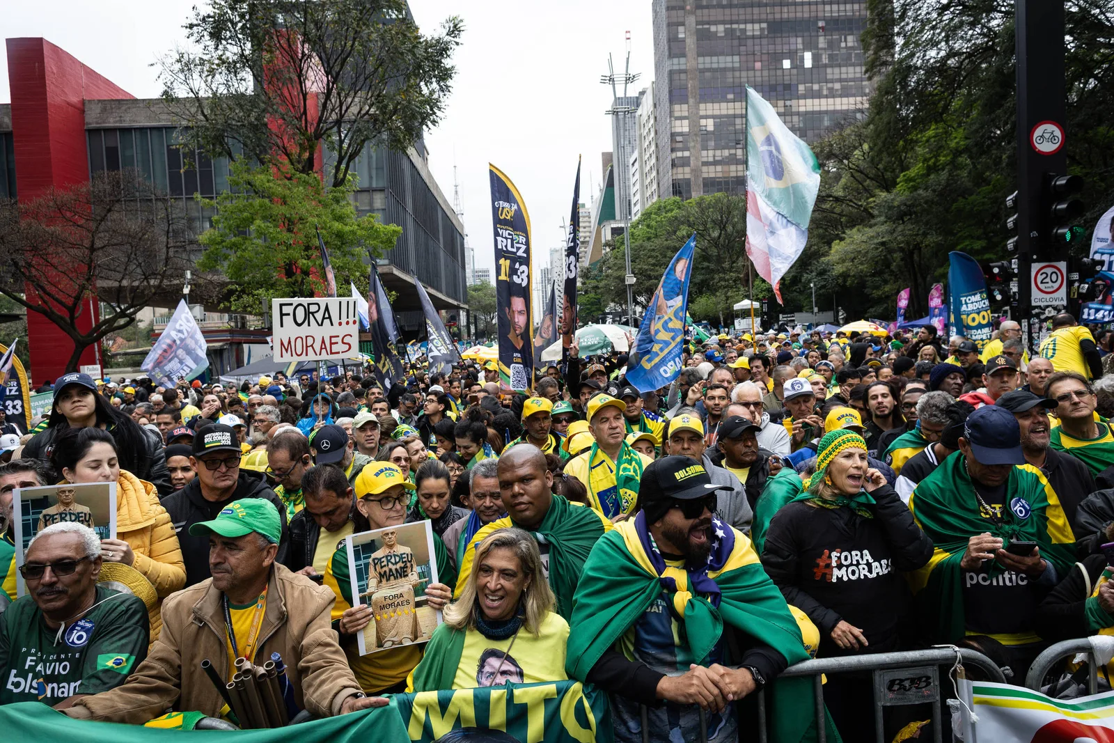 Flávio Bolsonaro leva ato de campanha à avenida Paulista no 7 de Setembro