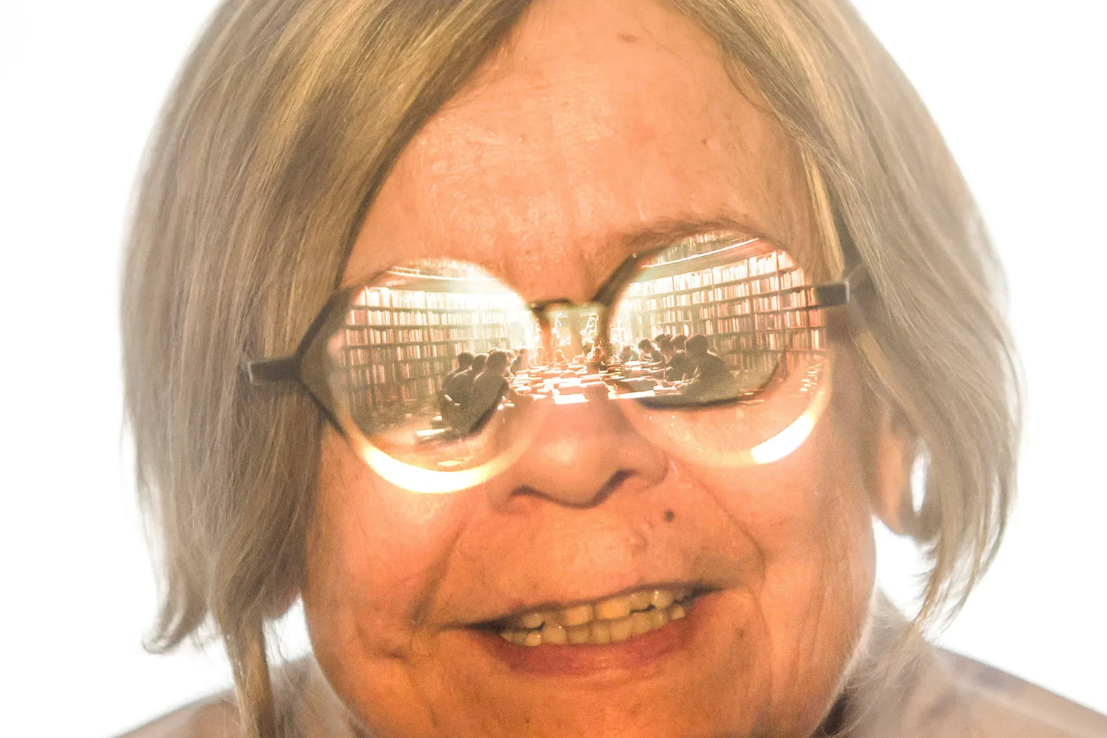 Como a inteligência artificial compôs retratos sobre o voto feminino