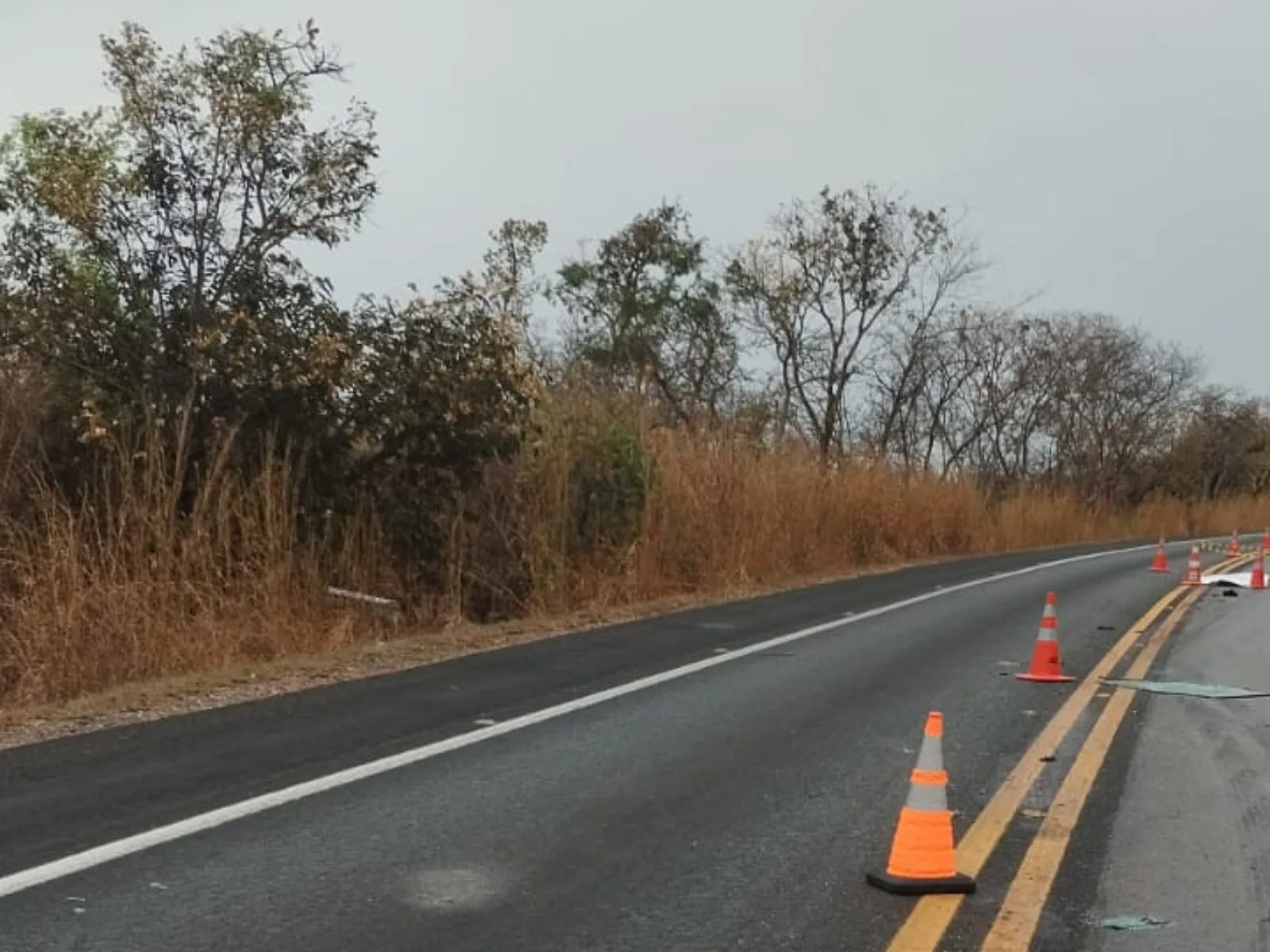 Batida durante ultrapassagem deixa jovem morto na BR-135, em Bocaiuva