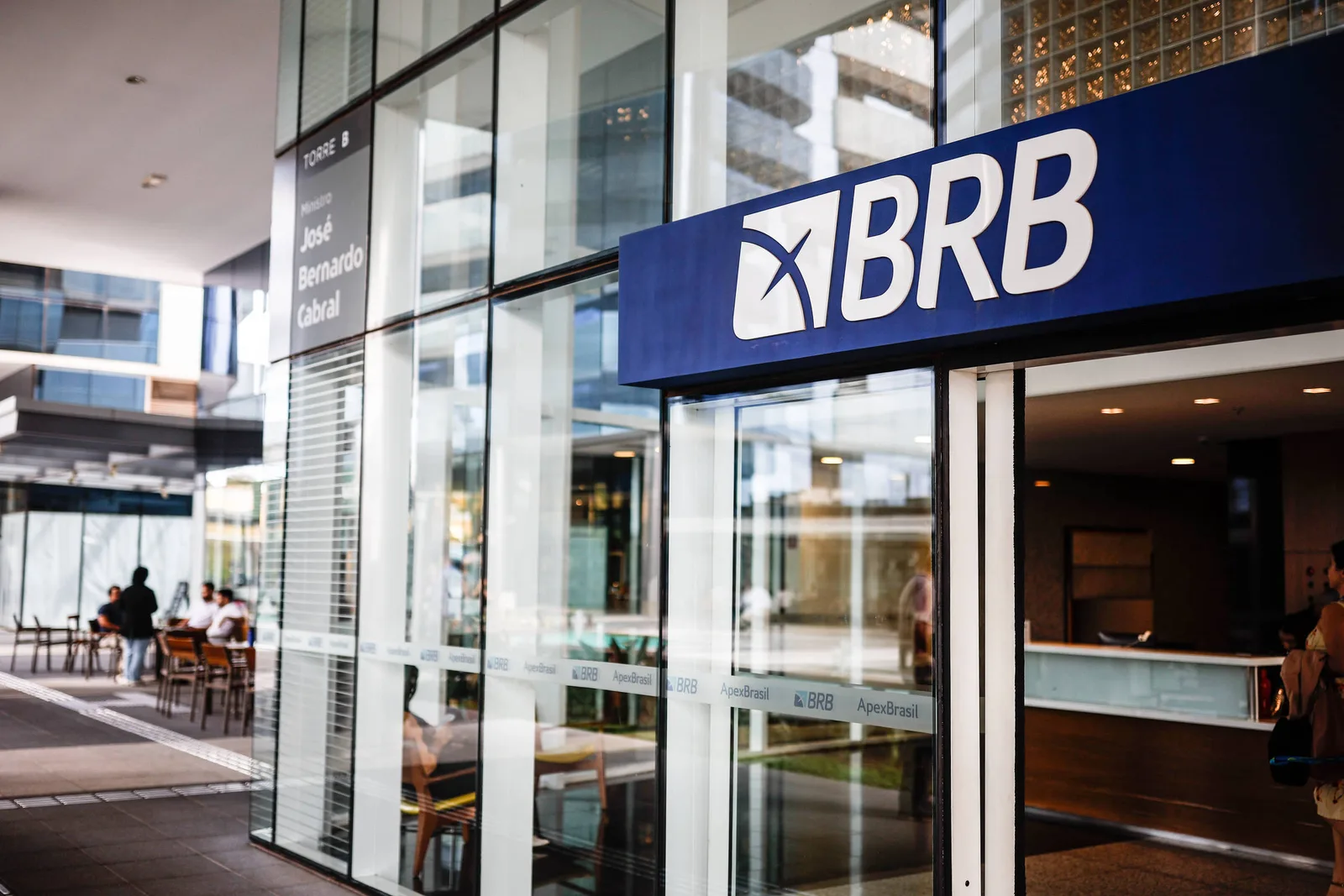Entidades do DF pedem ação coordenada para enfrentar crise no BRB