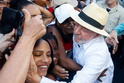 Lula e Flávio Bolsonaro têm 41% em simulação de segundo turno, diz Quaest