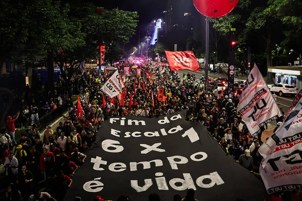 Leitores divergem sobre escala 6x1, Bolsonaro e atuação da esquerda