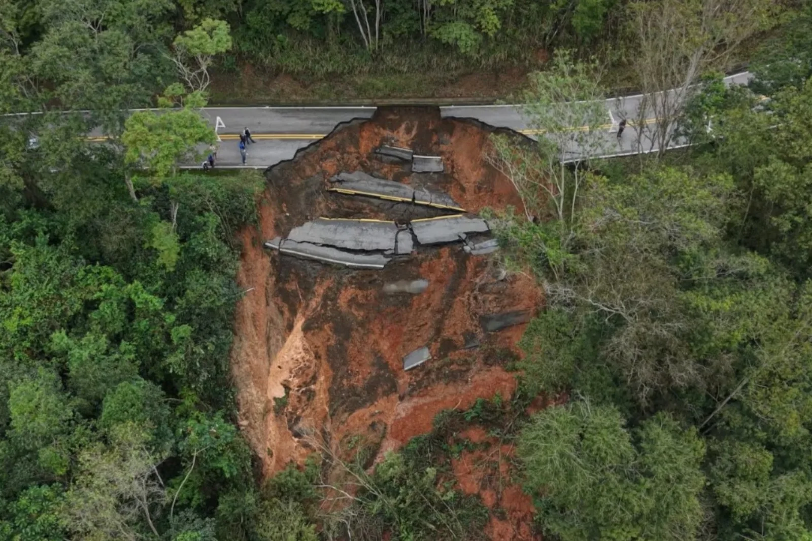 Chuvas deixam 71 municípios afetados e três desaparecidos no Paraná