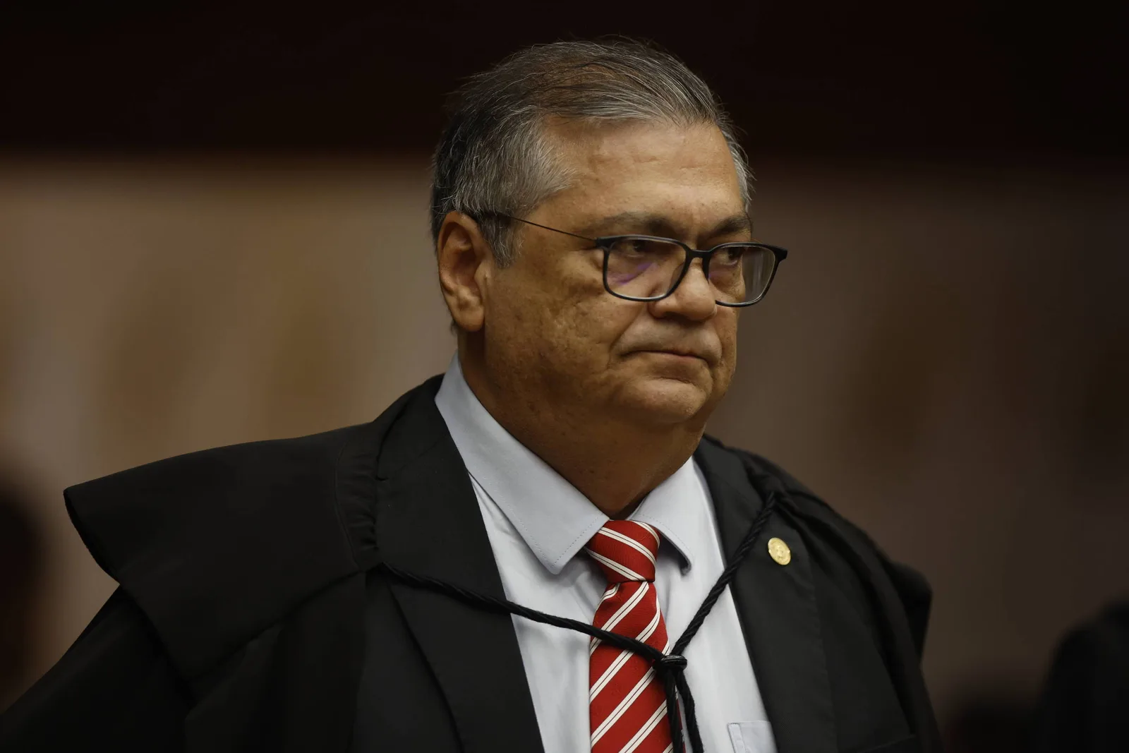 Dino determina investigação sobre operações do Banco Master com cemitérios de São Paulo
