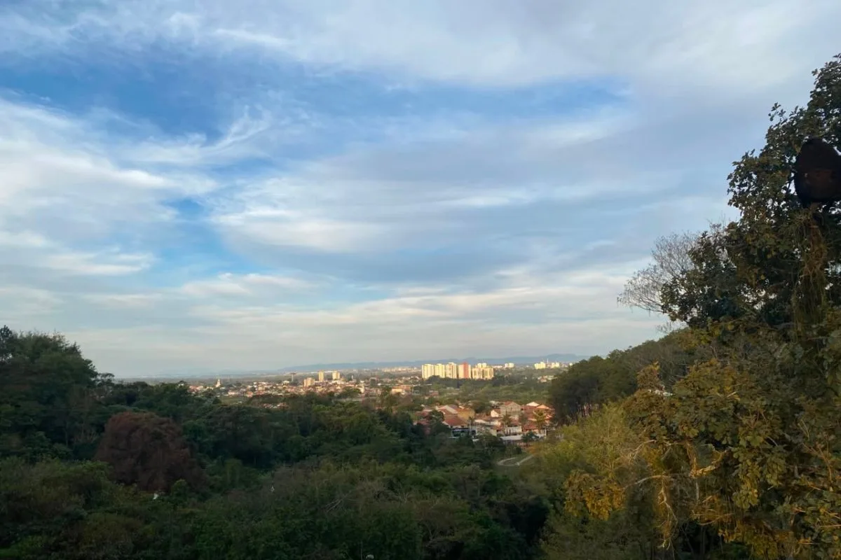 Frente fria traz chuva e queda de temperatura ao Vale do Paraíba e litoral