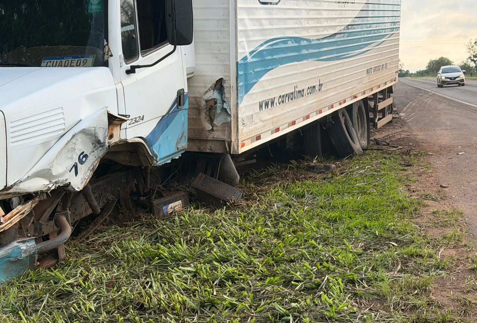 Homem morre após colisão entre carro e caminhão na BR-060