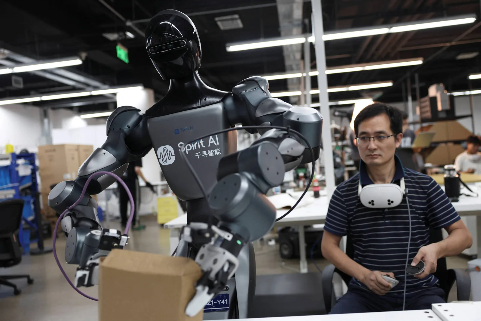 Spirit AI prevê avanço em robôs humanoides até 2027, mas uso doméstico só depois