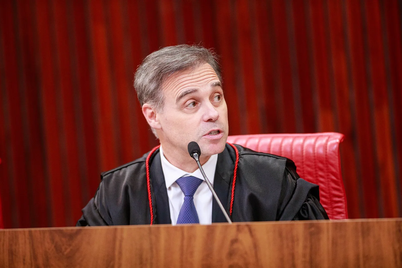 TSE barra impulsionamento de vídeo de Lula sobre Flávio Bolsonaro e escala 6x1